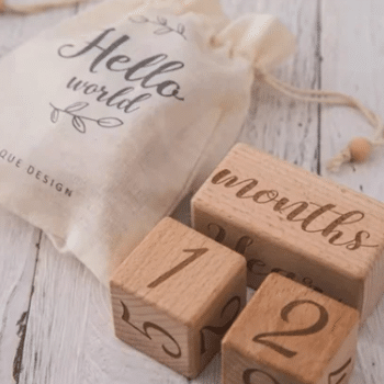 קוביות עץ לתיעוד גיל התינוק/ת