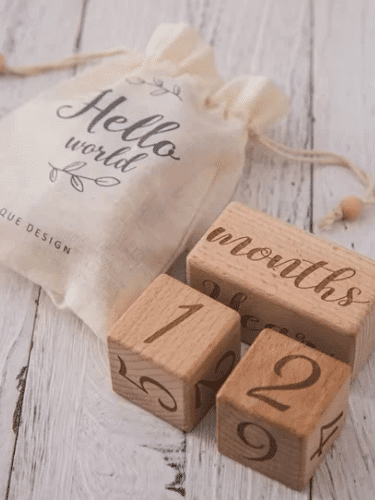 קוביות עץ לתיעוד גיל התינוק/ת